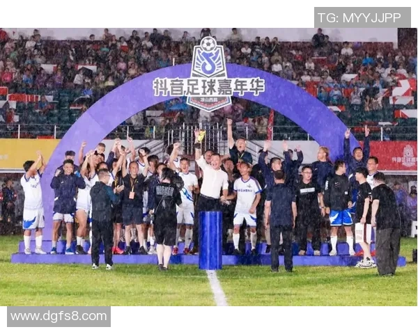 巴塘与西里冈联的激烈对决展现足球魅力与团队精神的巅峰之战